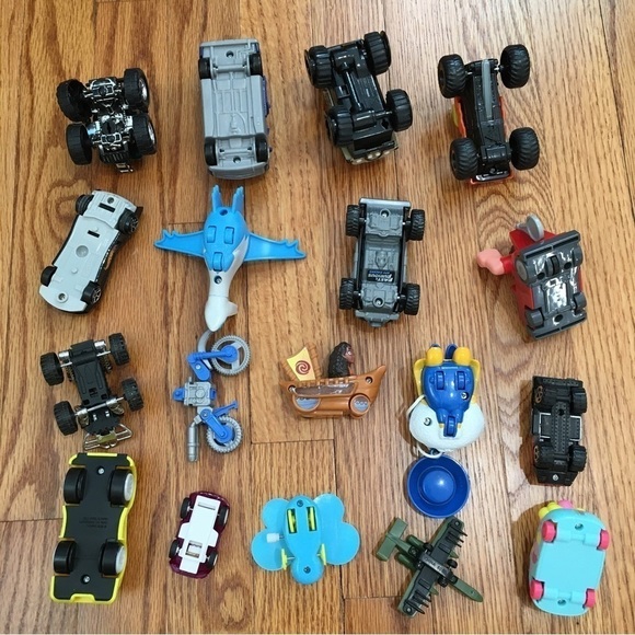 Lots of 18 toy small Cars Vehicles - Picture 8 of 13